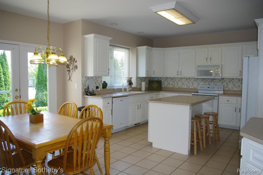 1331 Tulberry Circle Rochester, MI 48306 - Photo 8 of 26