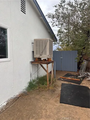 a room with furniture and air conditioner