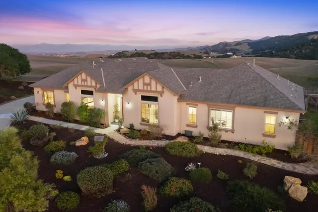 $1,477,000 | 979 Via Rodriguez, San Juan Bautista, CA 95045