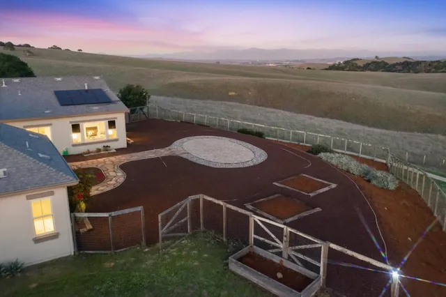 $1,477,000 | 979 Via Rodriguez, San Juan Bautista, CA 95045