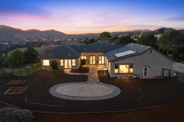 $1,477,000 | 979 Via Rodriguez, San Juan Bautista, CA 95045