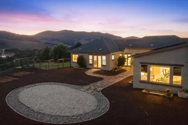 $1,477,000 | 979 Via Rodriguez, San Juan Bautista, CA 95045