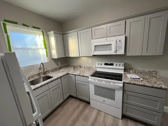 $1,950 | 55 Railroad Avenue, Unit 3, Swansea, MA 02777