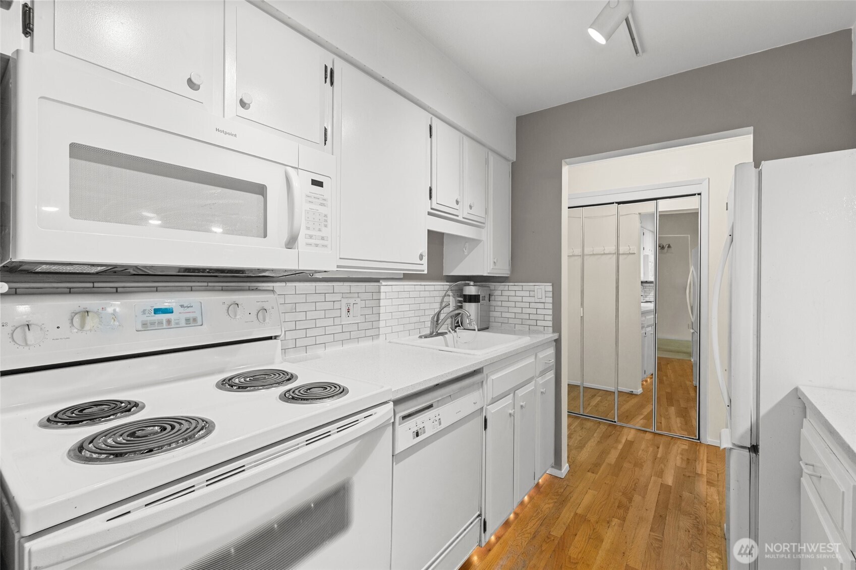 550 Elm Way, Unit 308 Edmonds, WA 98020 - Photo 12 of 19