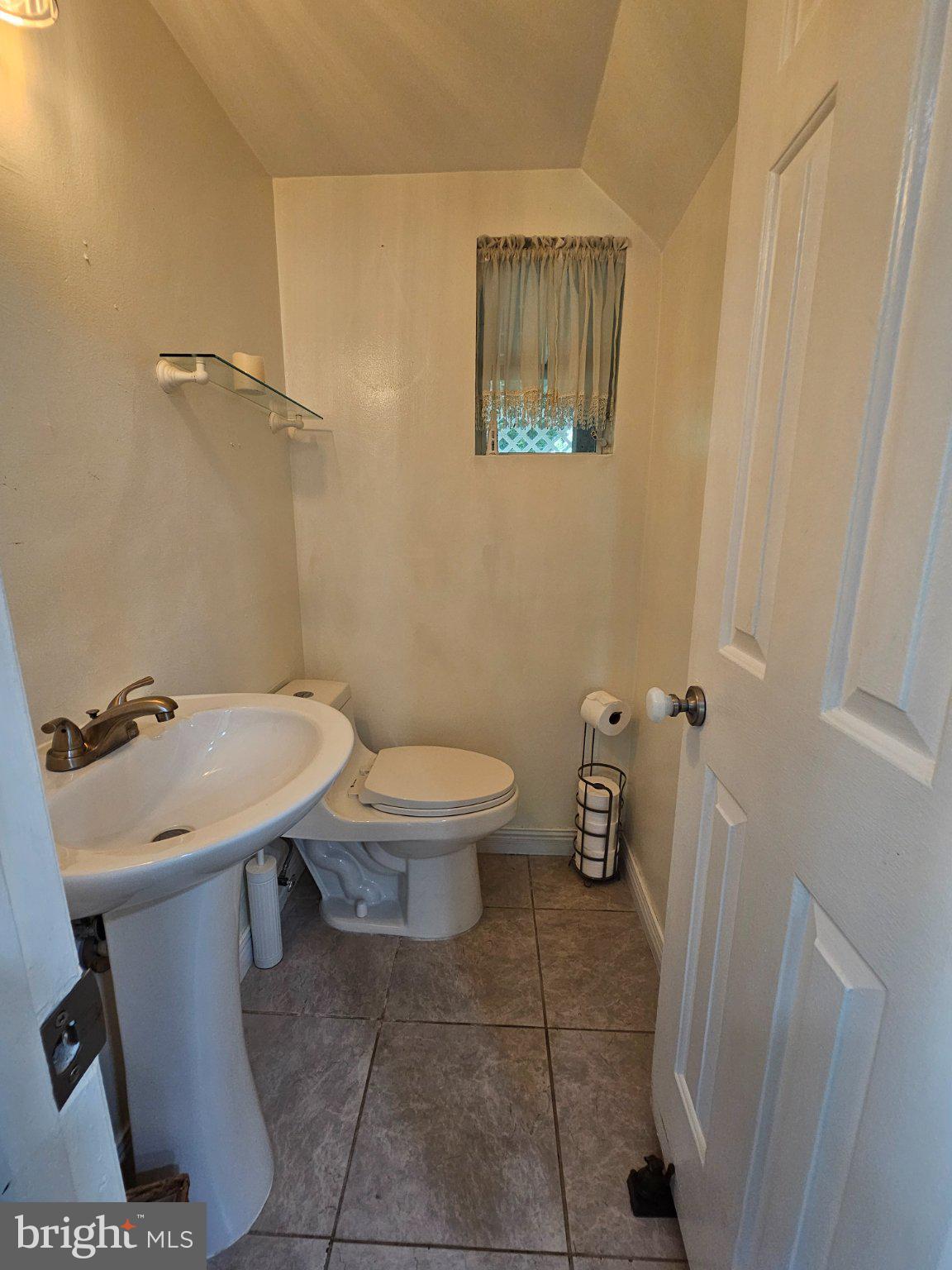 32 Parnassus Road Linden, VA 22642 - Photo 15 of 50 Cozy and functional half-bath retreat.