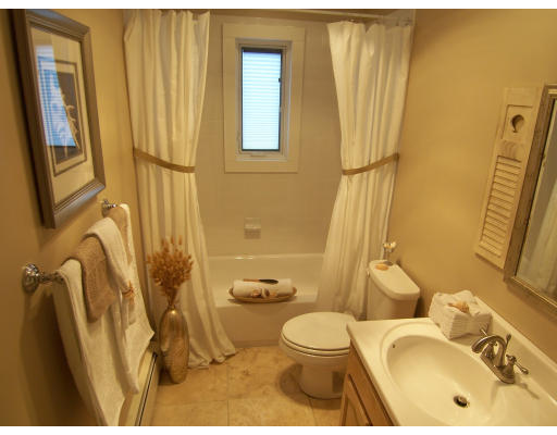 67 Green Street, Unit B Marblehead, MA 01945 - Photo 7 of 11 a bathroom with a toilet sink and tub
