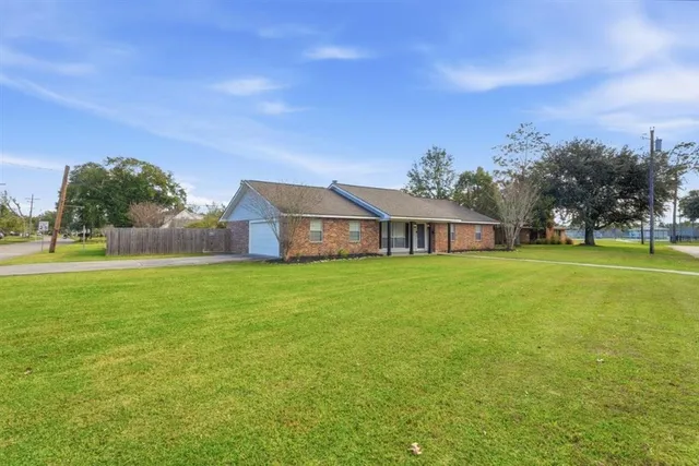 $259,000 | 401 Montclair Street, Lake Charles, LA 70605