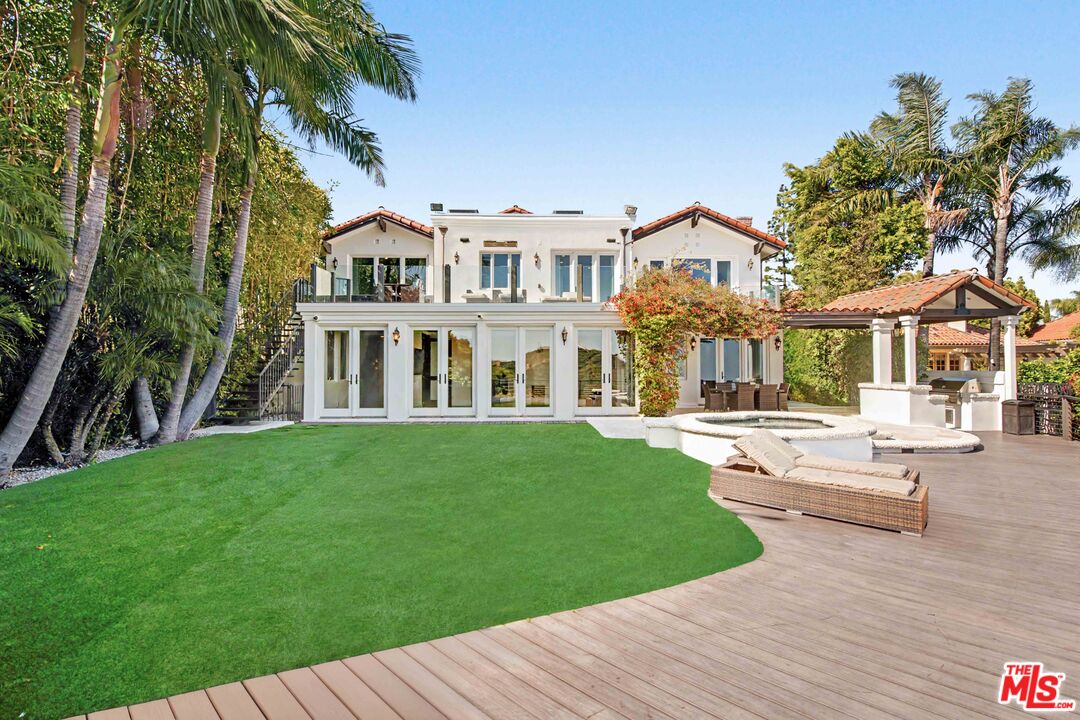12608 Promontory Road Los Angeles, CA 90049 - Photo 23 of 59