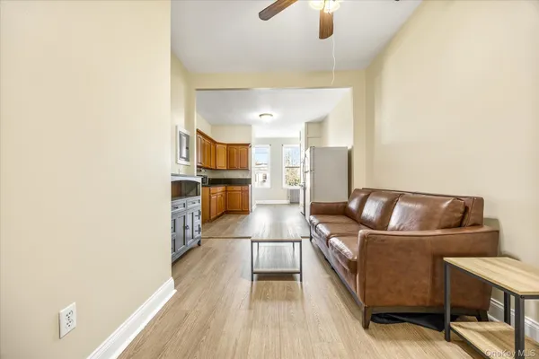 $2,050 | 60-19 54th Street, Unit 2L | Maspeth