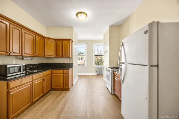 $2,050 | 60-19 54th Street, Unit 2L | Maspeth