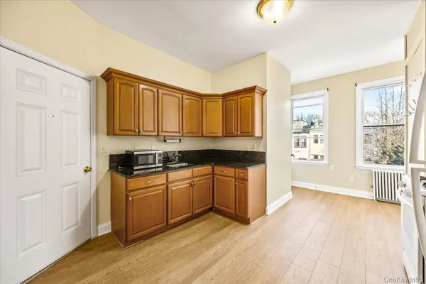 $2,050 | 60-19 54th Street, Unit 2L | Maspeth