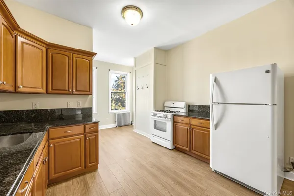 $2,050 | 60-19 54th Street, Unit 2L | Maspeth