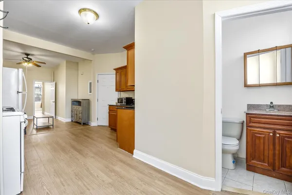 $2,050 | 60-19 54th Street, Unit 2L | Maspeth