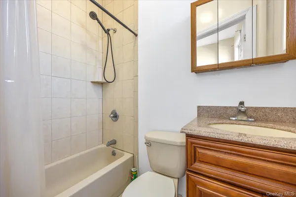 $2,050 | 60-19 54th Street, Unit 2L | Maspeth