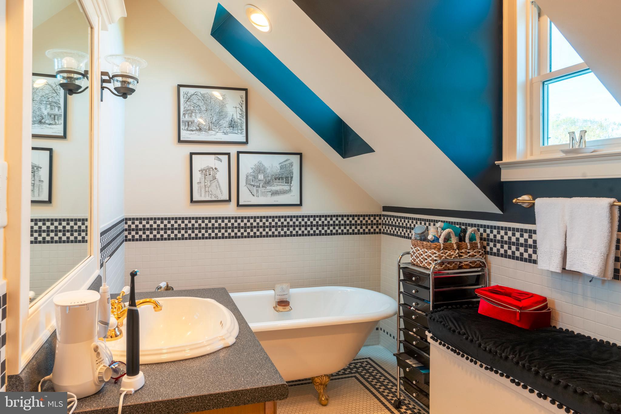 910 Old Dolington Road Newtown, PA 18940 - Photo 82 of 84 a bathroom with a toilet a sink and a mirror