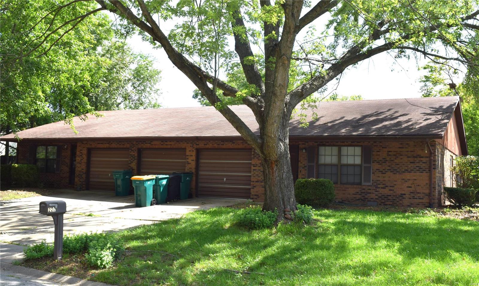 220 Stonegate Drive Belleville, IL 62221 - Photo 2 of 3