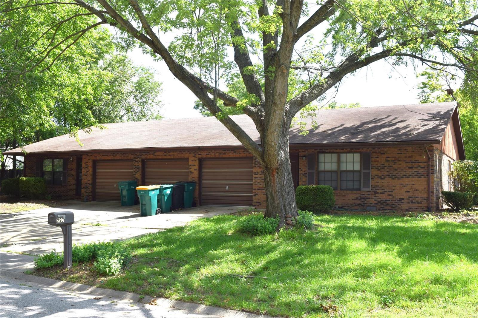 220 Stonegate Drive Belleville, IL 62221 - Photo 3 of 3