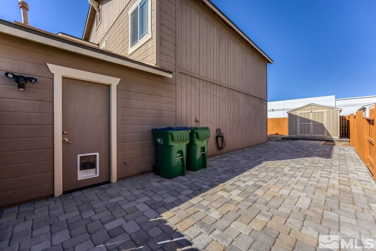 8935 Convair Way Reno, NV 89506 - Photo 35 of 39 a view of a back yard of the house
