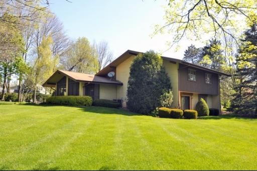 5 Aberdeen Road Hawthorn Woods, IL 60047 - Photo 2 of 15