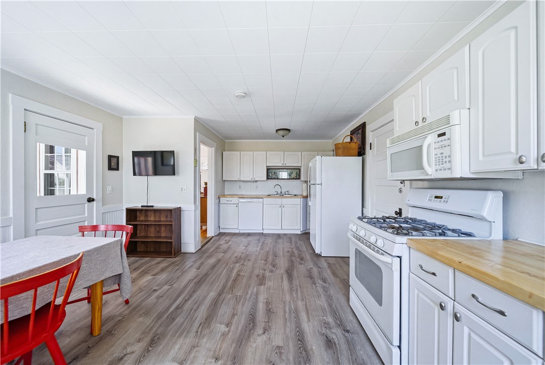 27 Barney Street Warren, RI 02885 - Photo 21 of 39 Second floor kitchen