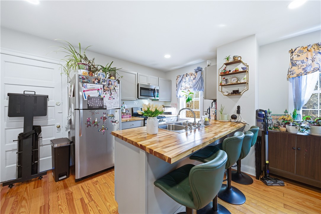 27 Barney Street Warren, RI 02885 - Photo 4 of 39 New cabinets/countertops