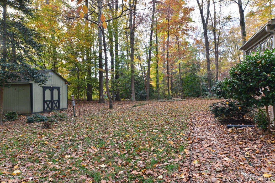 112 Little John Road Williamsburg, VA 23185 - Photo 27 of 38 Back yard