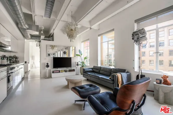 $3,795 | 6253 Hollywood Boulevard, Unit 901, Los Angeles, CA 90028
