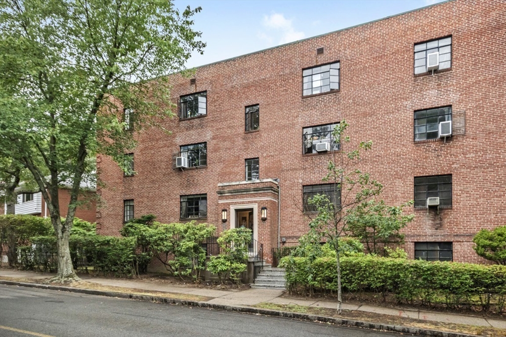40 Stetson Street, Unit 3 Brookline, MA 02446 - Photo 6 of 6