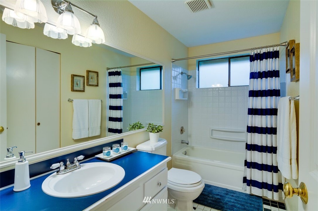 10038 Northeast 197th Street Bothell, WA 98011 - Photo 19 of 22