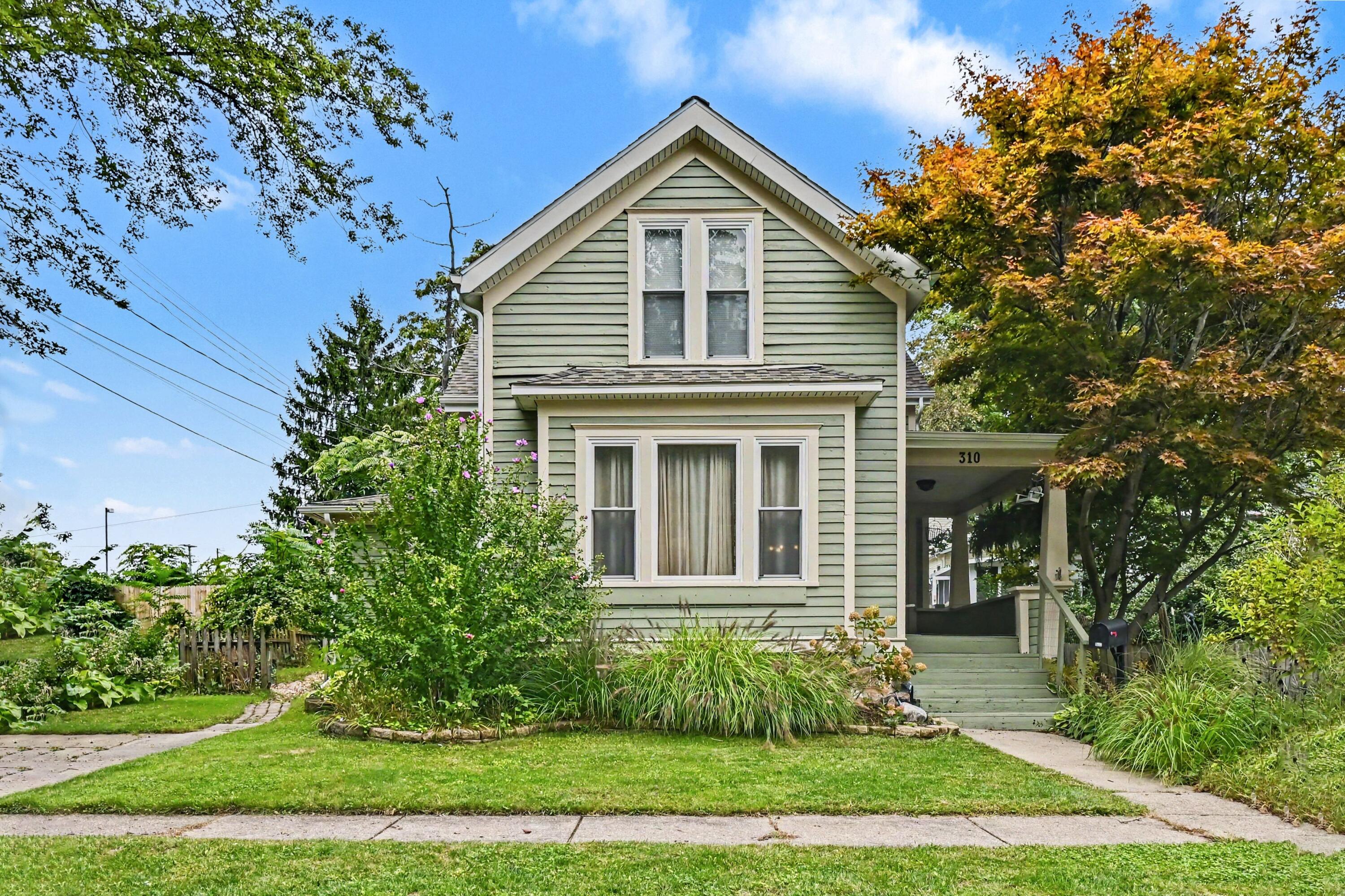 310 Fleming Street Howell, MI 48843 - Photo 1 of 24 004_file_3963
