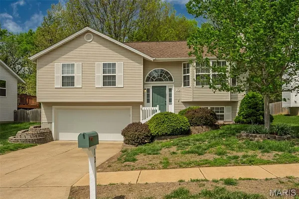 $325,000 | 12 Red Cedar Court, St. Charles, MO 63303
