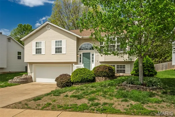 $325,000 | 12 Red Cedar Court, St. Charles, MO 63303