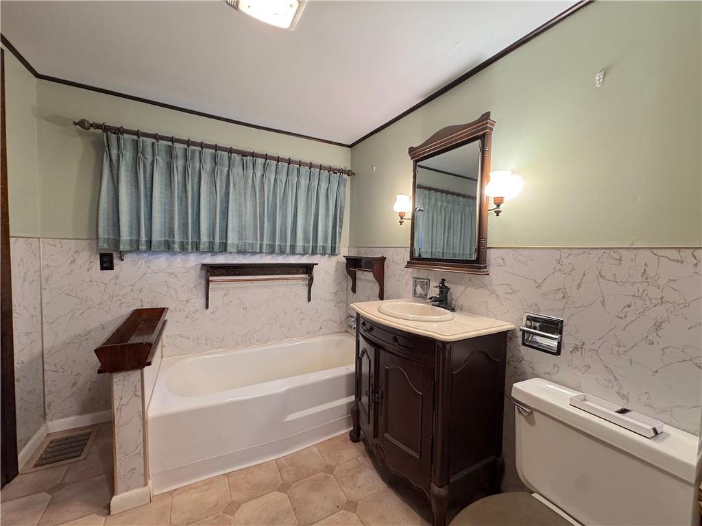 671 Solomon Temple Road Latrobe, PA 15650 - Photo 19 of 32 a bathroom with a sink a toilet and bathtub