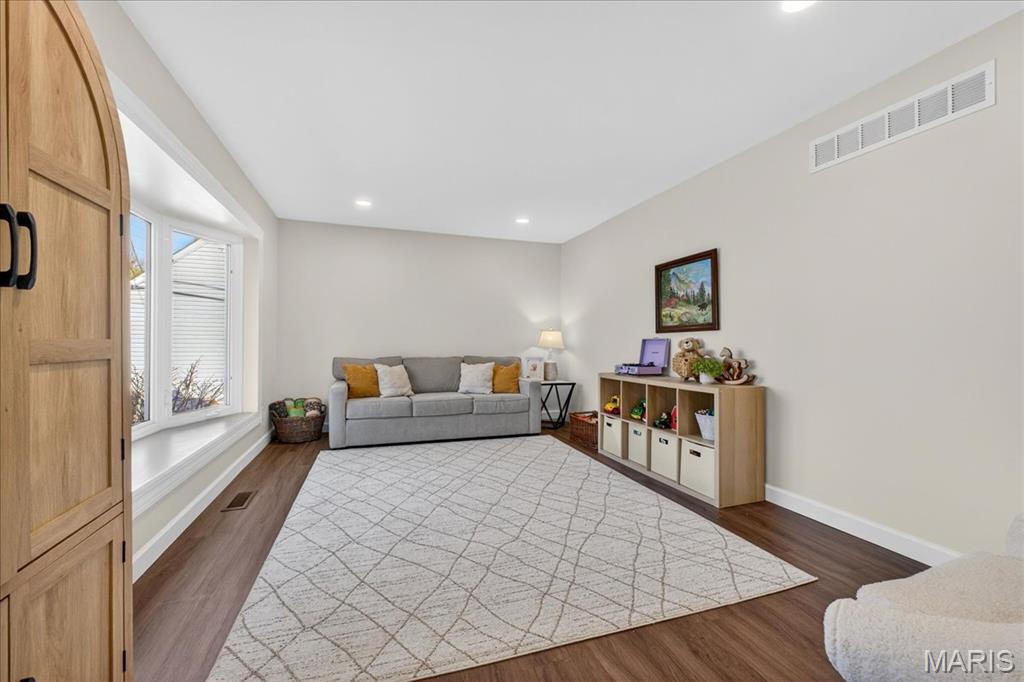 910 Dickson Street St. Louis, MO 63122 - Photo 8 of 43