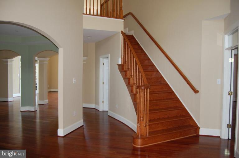 6954 North Clifton Road Frederick, MD 21702 - Photo 23 of 25 Entrance / Foyer