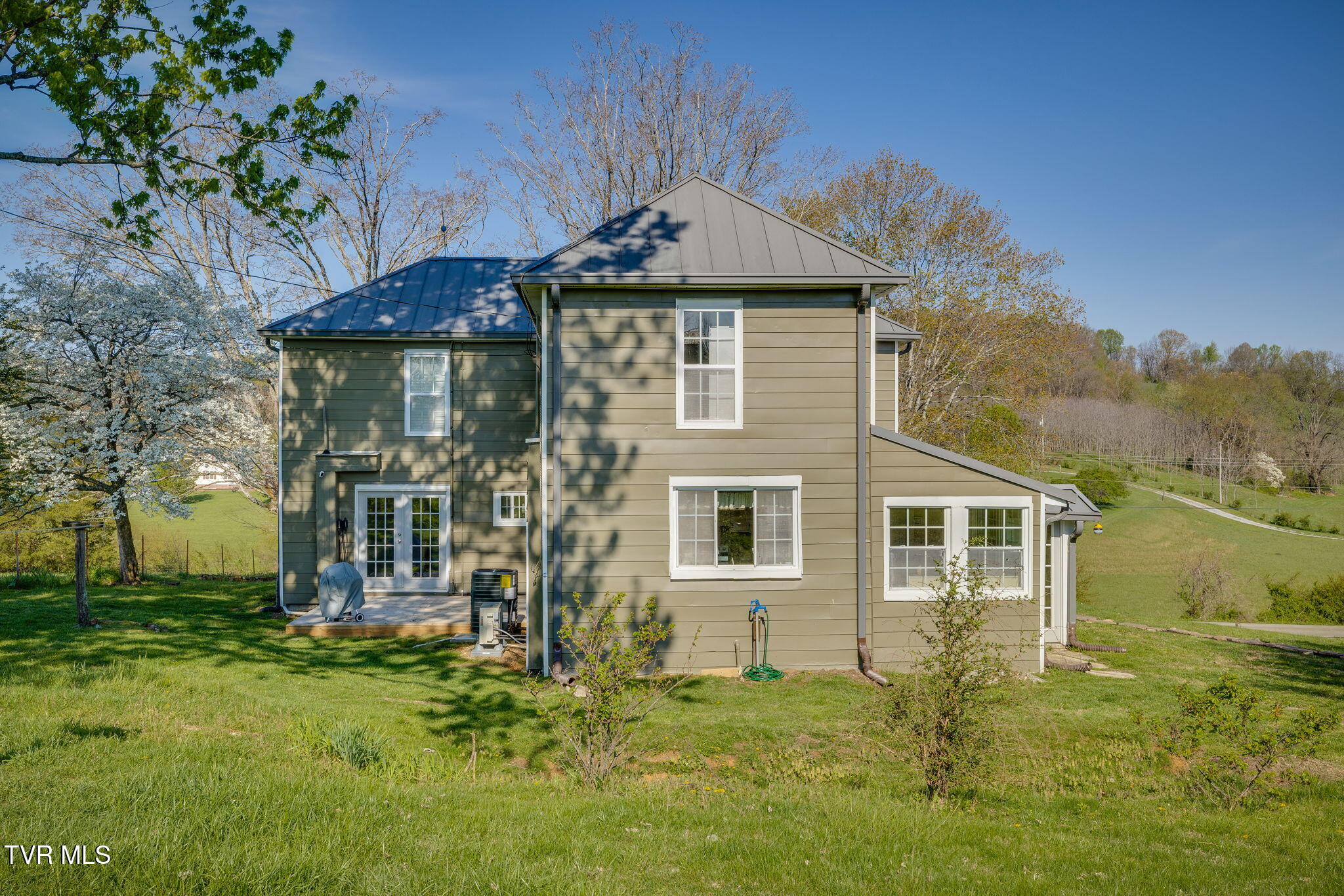 500 Milburnton Road Limestone, TN 37681 - Photo 30 of 34 029
