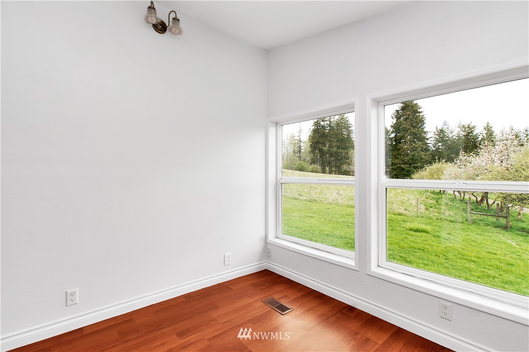 196 Barton Road Rochester, WA 98579 - Photo 5 of 35