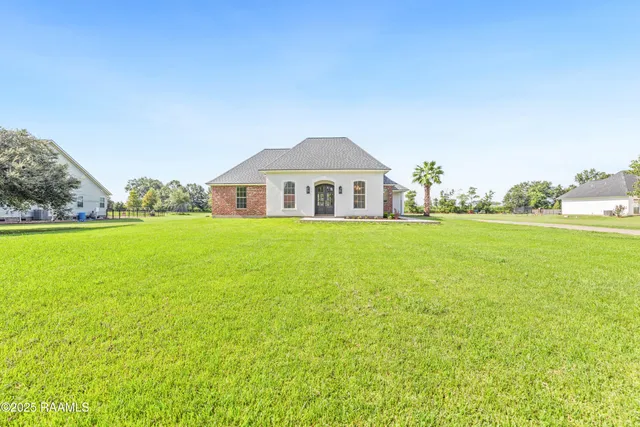 $389,000 | 9745 Highway 82, Abbeville, LA 70510