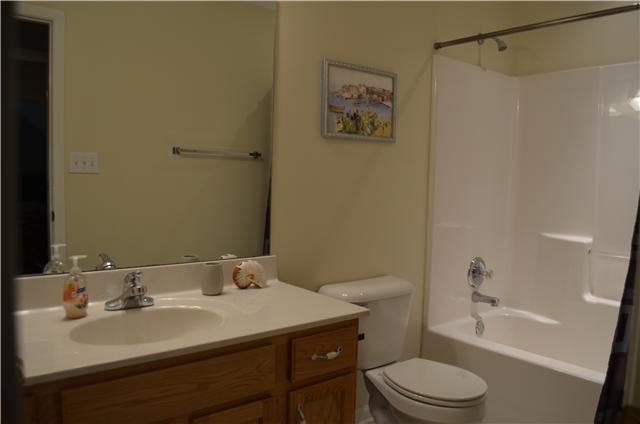 1653 Gratton Road Clarksville, TN 37043 - Photo 11 of 20 Hall Bath