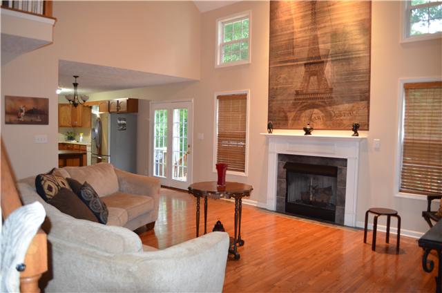 1653 Gratton Road Clarksville, TN 37043 - Photo 3 of 20 Large Open Living Area