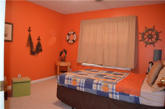1653 Gratton Road Clarksville, TN 37043 - Photo 8 of 20 Bedroom has large walk in closet