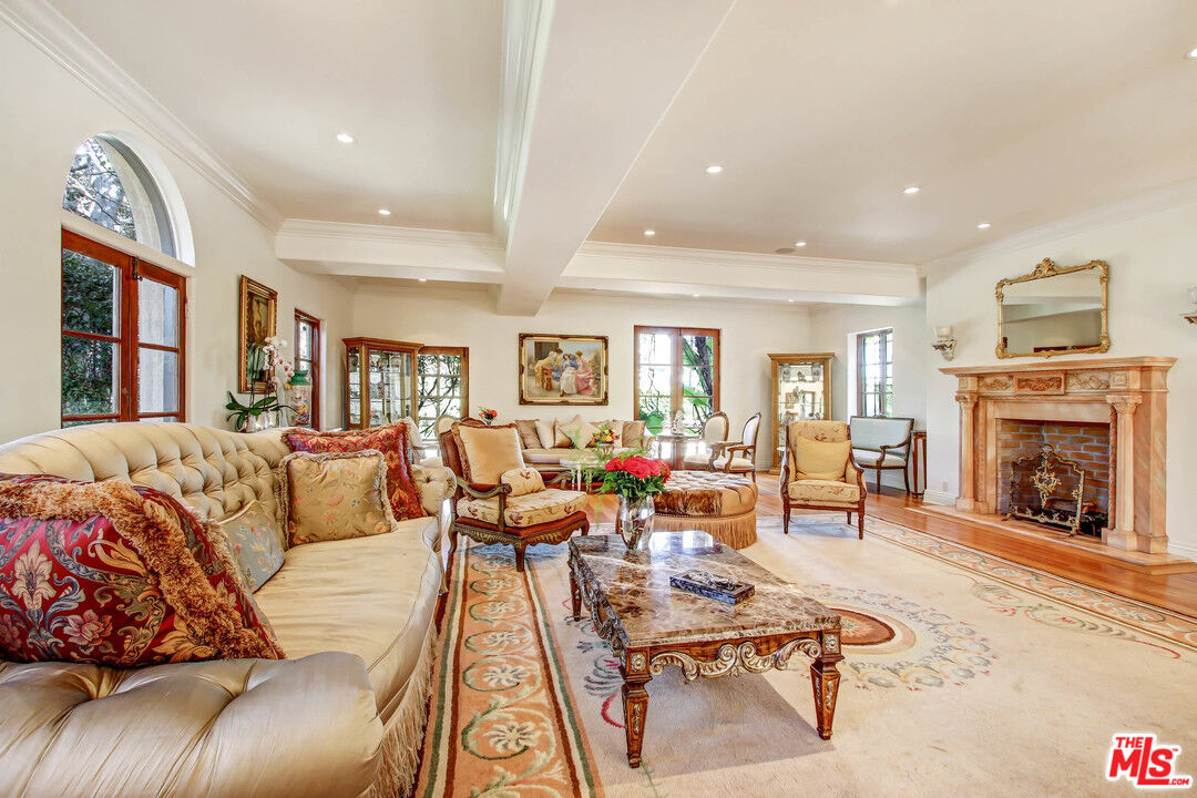 725 Foothill Road Beverly Hills, CA 90210 - Photo 11 of 46