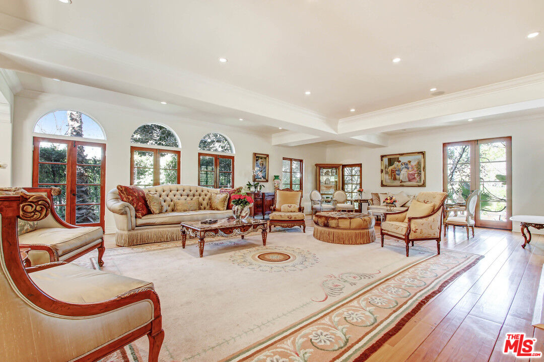 725 Foothill Road Beverly Hills, CA 90210 - Photo 13 of 46