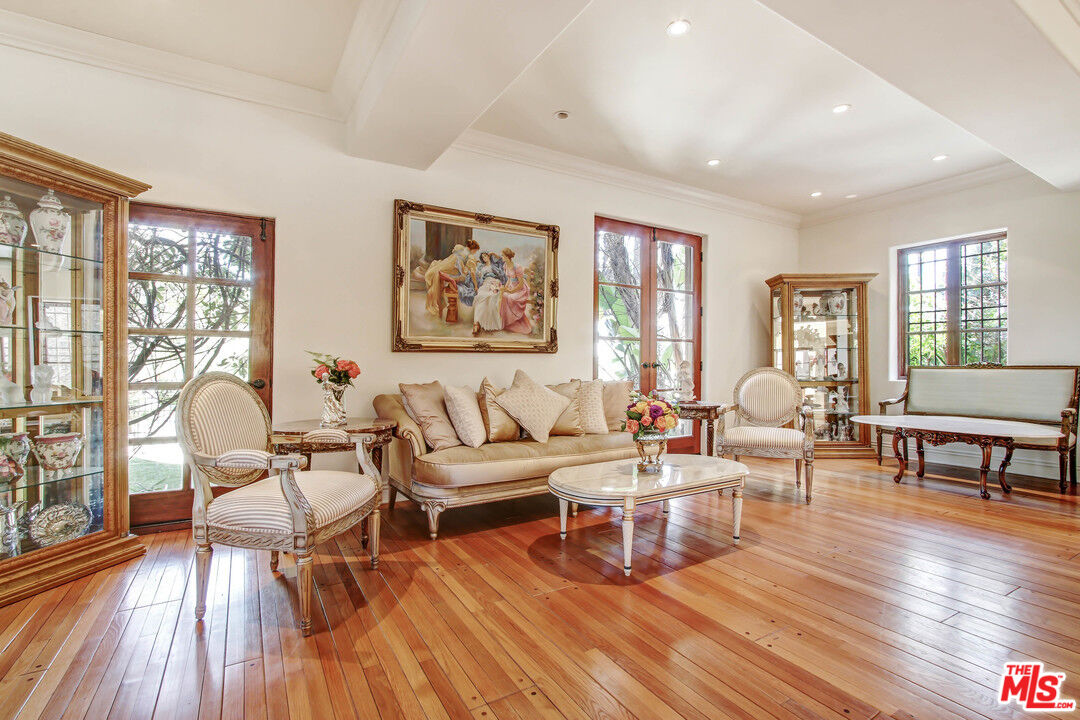 725 Foothill Road Beverly Hills, CA 90210 - Photo 15 of 46