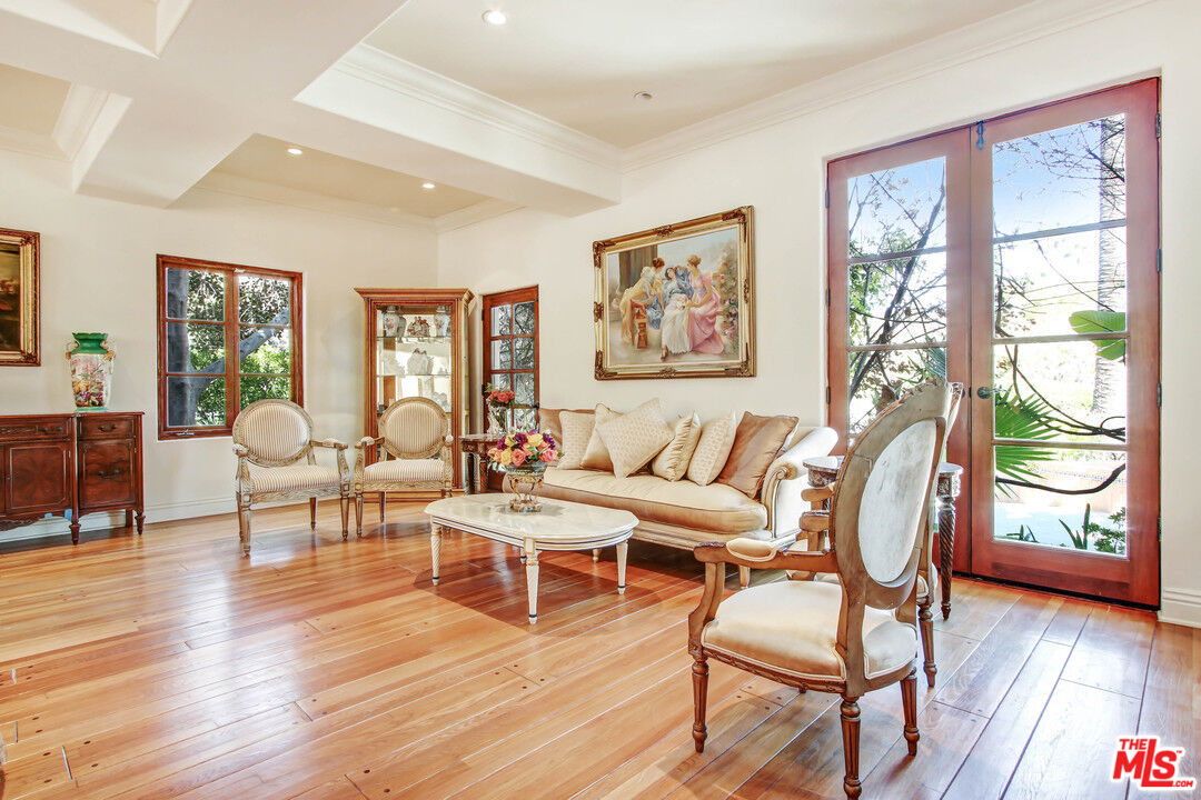 725 Foothill Road Beverly Hills, CA 90210 - Photo 17 of 46
