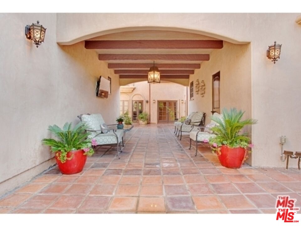 725 Foothill Road Beverly Hills, CA 90210 - Photo 36 of 46