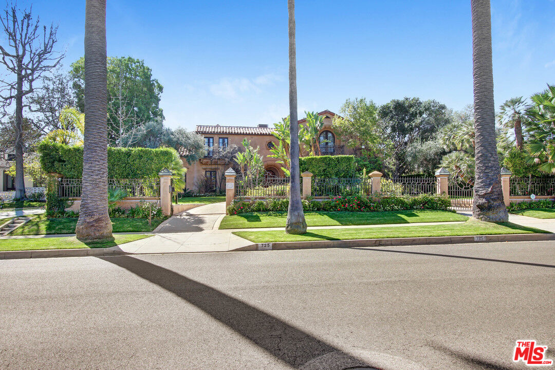 725 Foothill Road Beverly Hills, CA 90210 - Photo 4 of 46