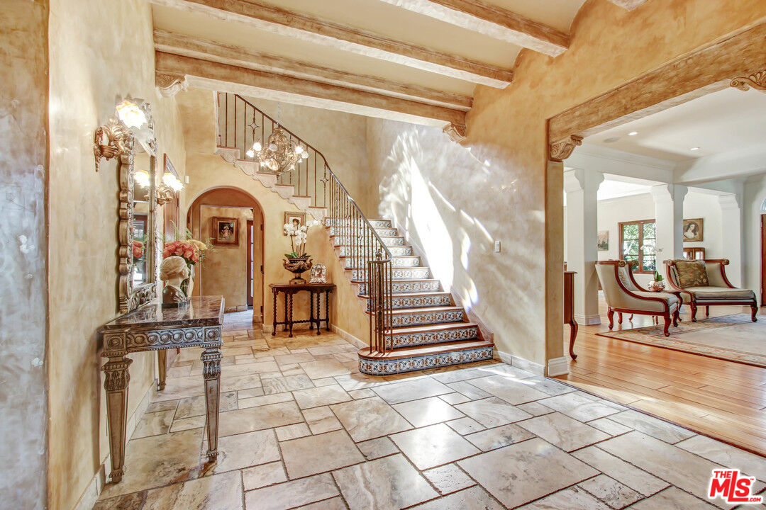 725 Foothill Road Beverly Hills, CA 90210 - Photo 8 of 46