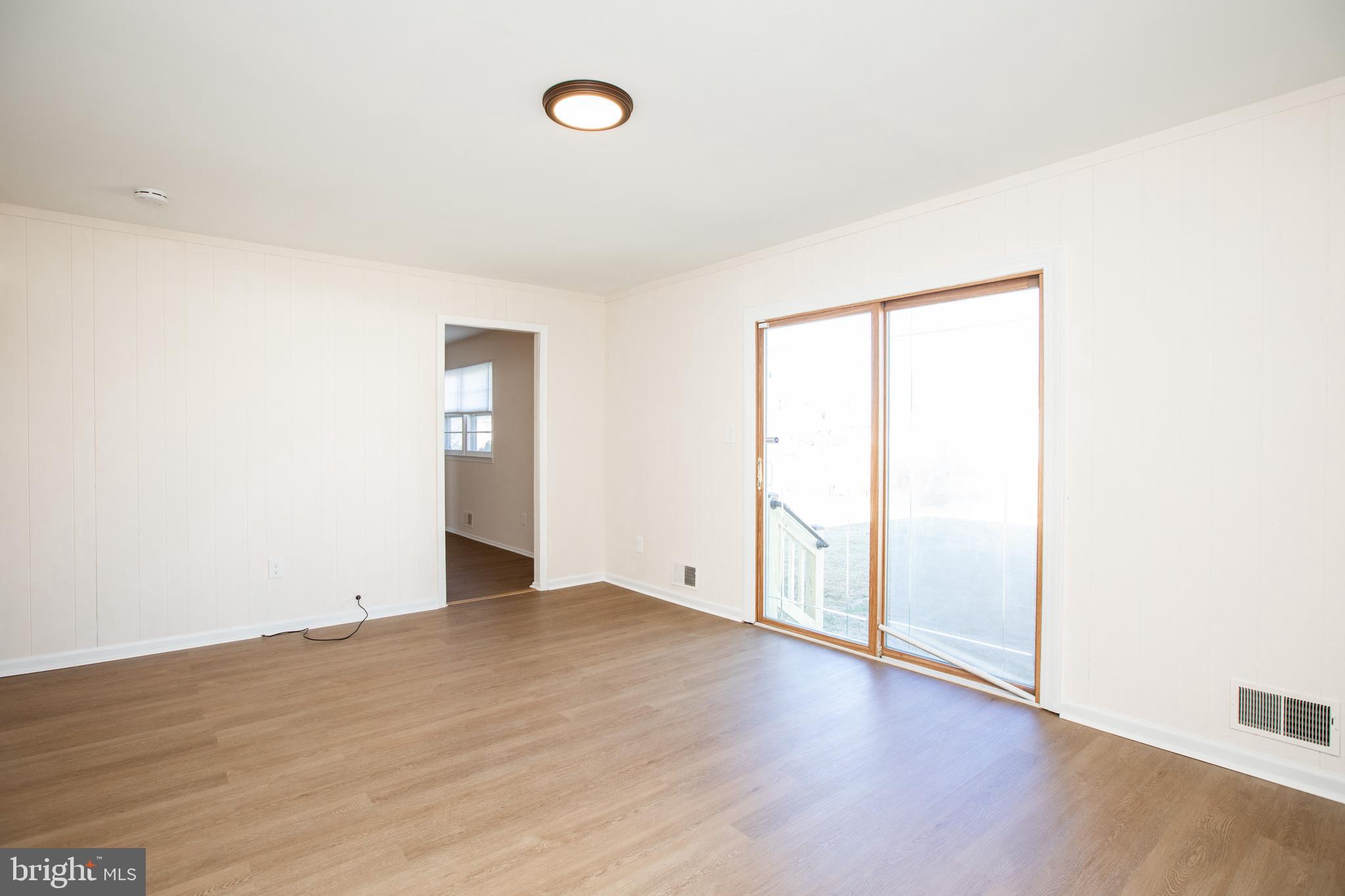 131 Hempstead Road Hamilton, NJ 08610 - Photo 19 of 36 Family Room w/Patio Slider