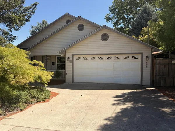 $389,000 | 808 North Keene Way Drive, Medford, OR 97504